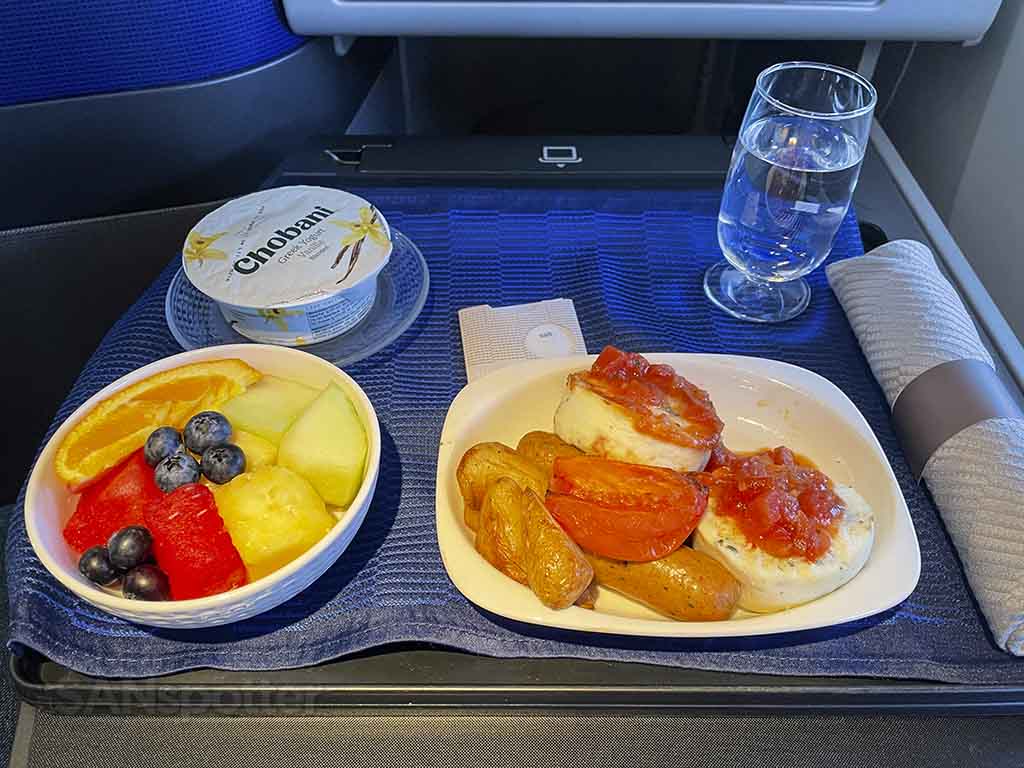 United airlines business class breakfast