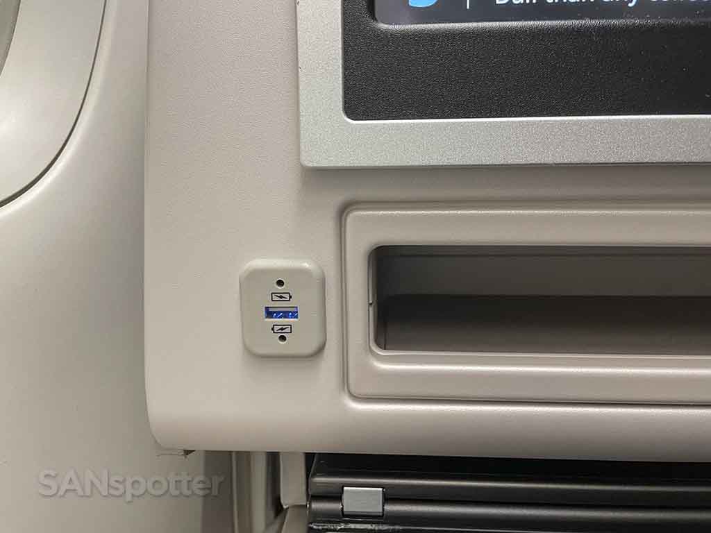 United Polaris seat USB power outlet 777-200