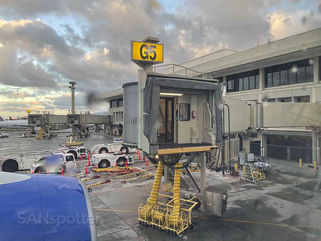Gate g5 jet bridge HNL airport 