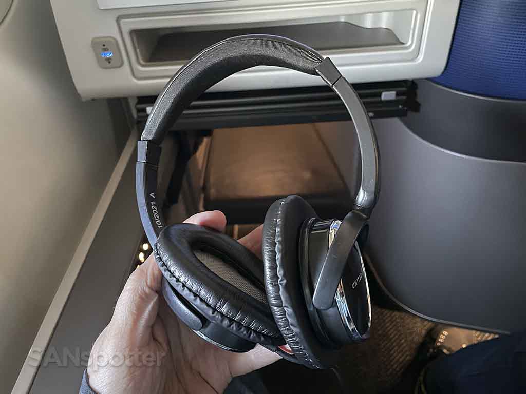 United Polaris business class noise canceling headphones 