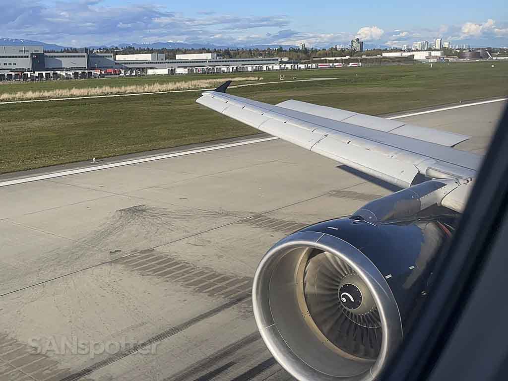 Air Canada a321 landing at YVR