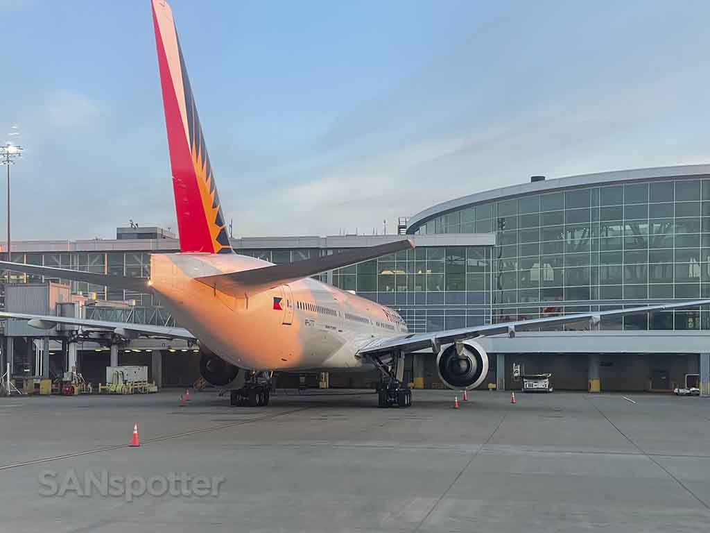 Philippine Airlines 777 at YVR
