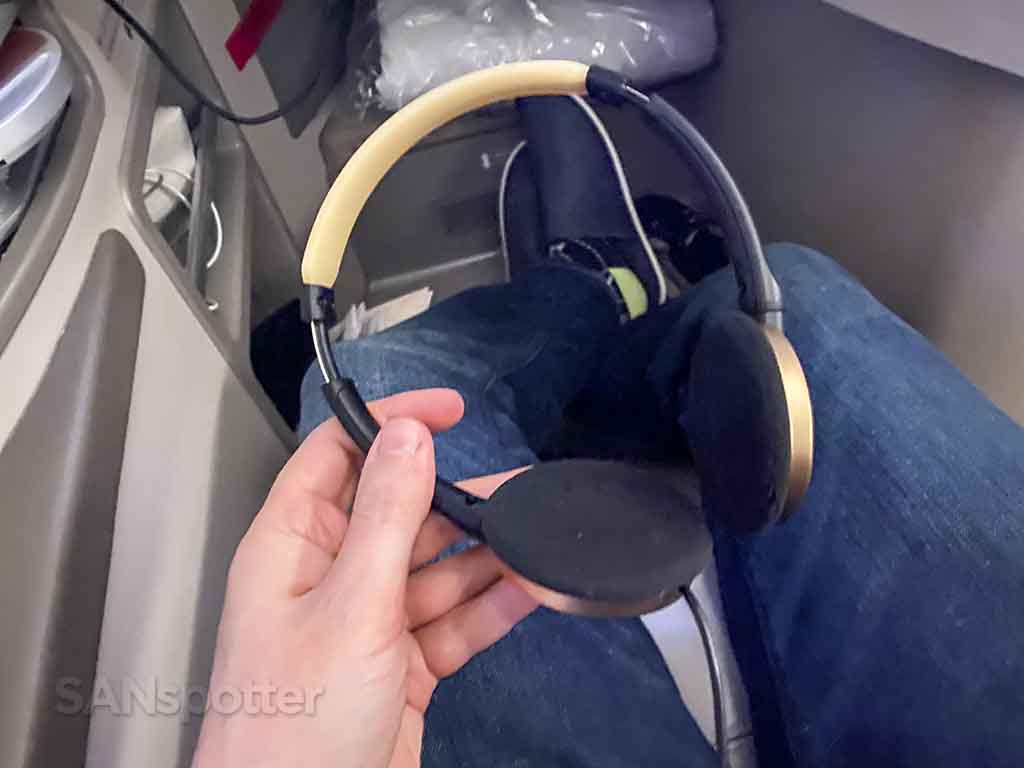 China Eastern 777-300/ER business class headphones