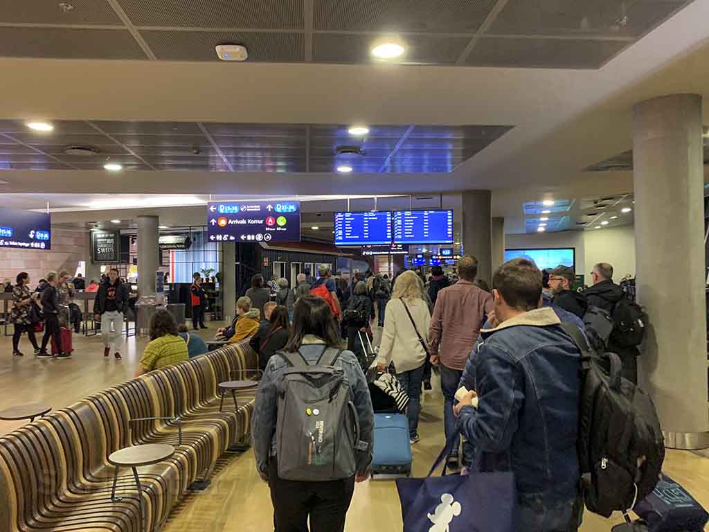 passengers arriving at KEF