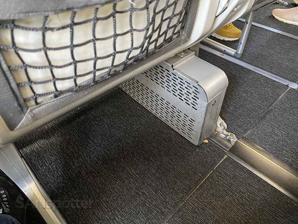 Video entertainment system control boxes under seats swoop 737-800