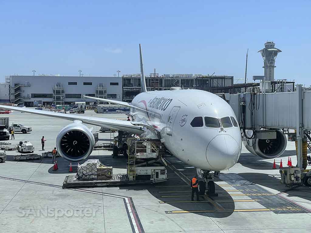 Aeromexico 787-8 N964AM gate 133 LAX airport 