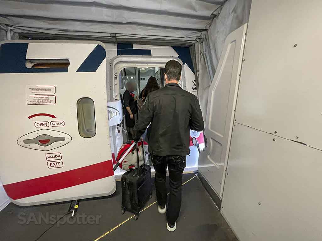 Aeromexico 787-8 boarding door