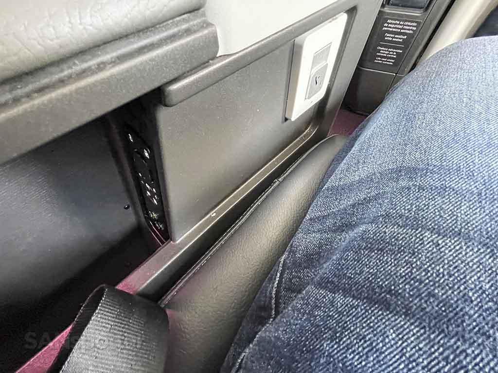 Aeromexico 737 max 9 business class seat storage space