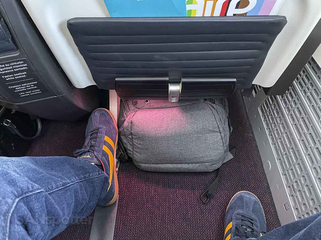 Aeromexico 737 max 9 under seat mood lighting