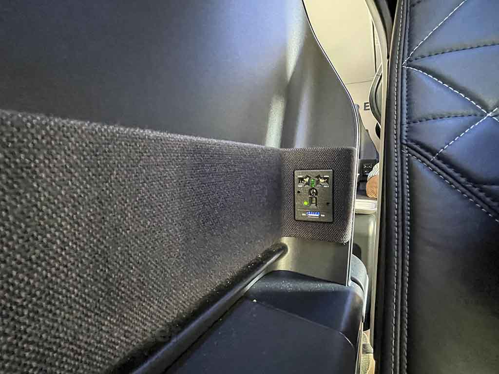 Delta A321neo first class USB ports and electrical outlets 