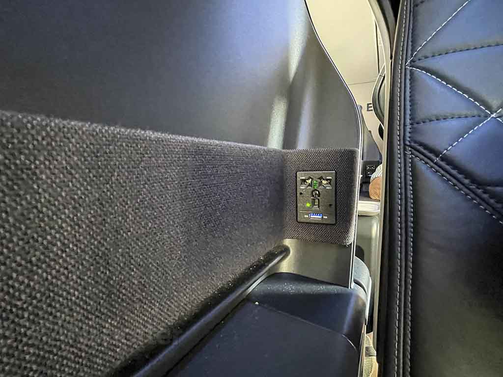 Delta A321neo first class USB ports and electrical outlets