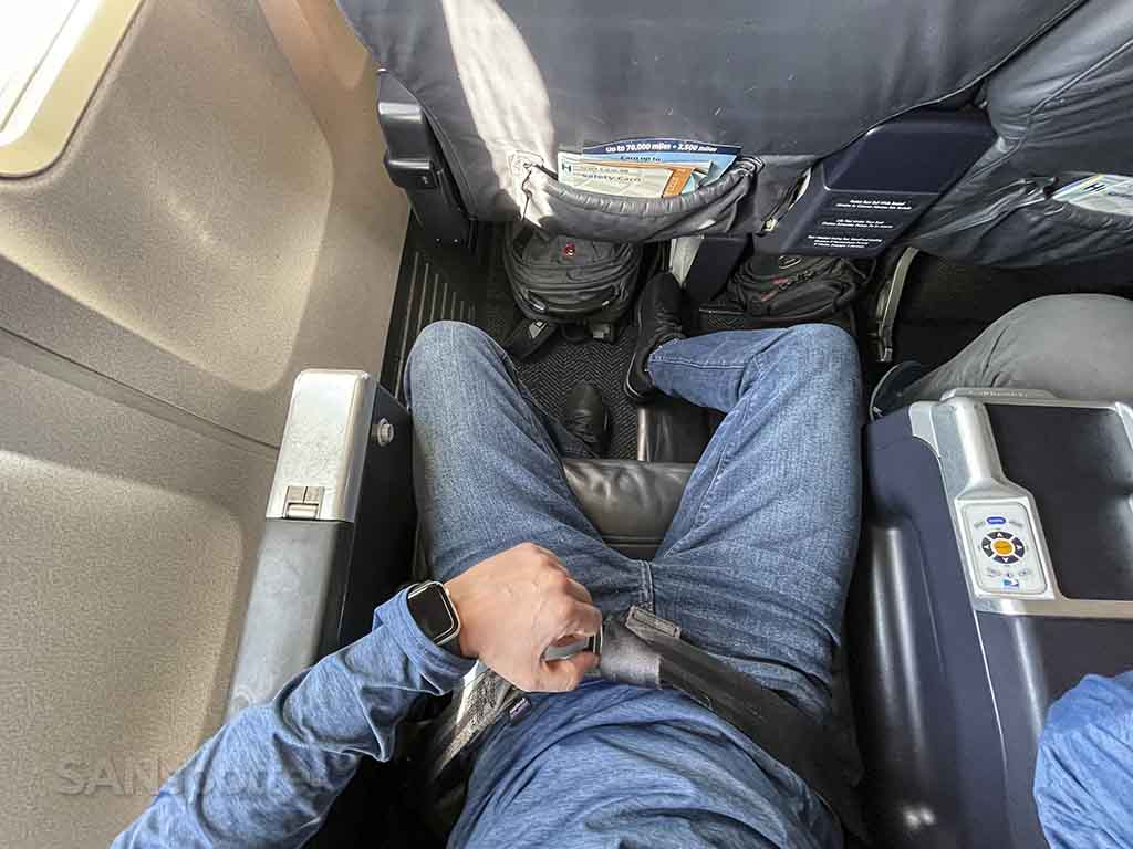 United Airlines 737-900/ER first class seat legroom 