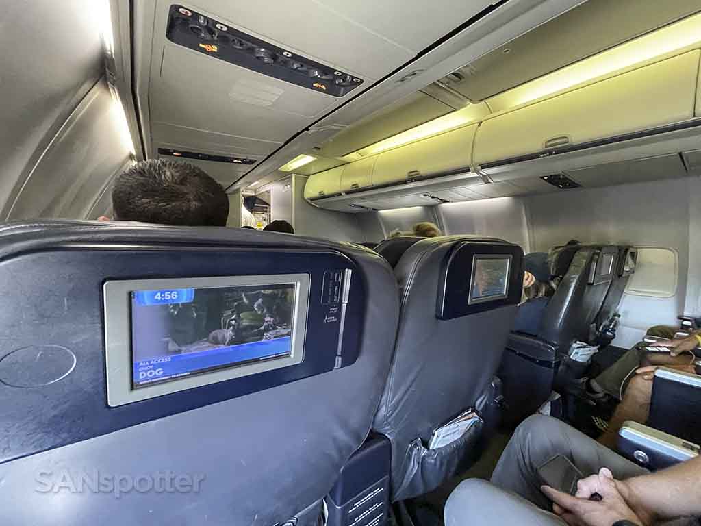 United Airlines 737-900/ER first class video screens