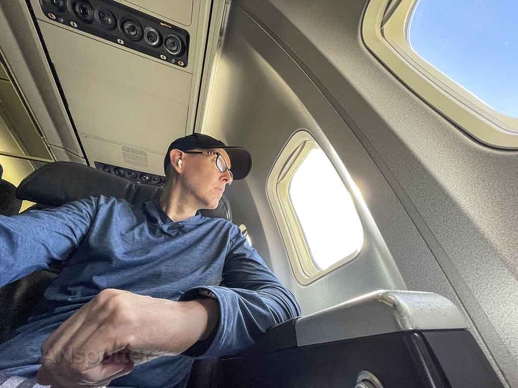SANspotter selfie United 737-900 first class