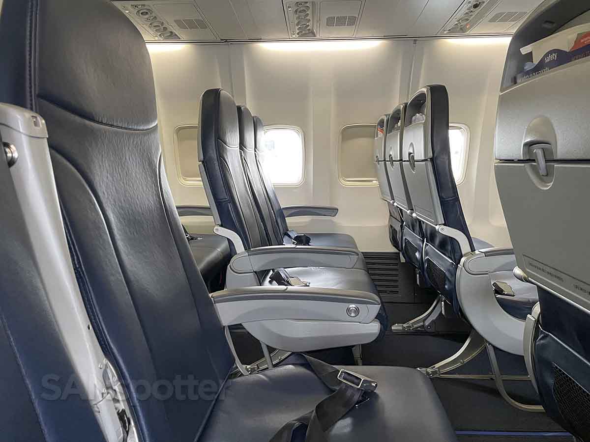 Sun County Airlines 737-800 "Standard" seat