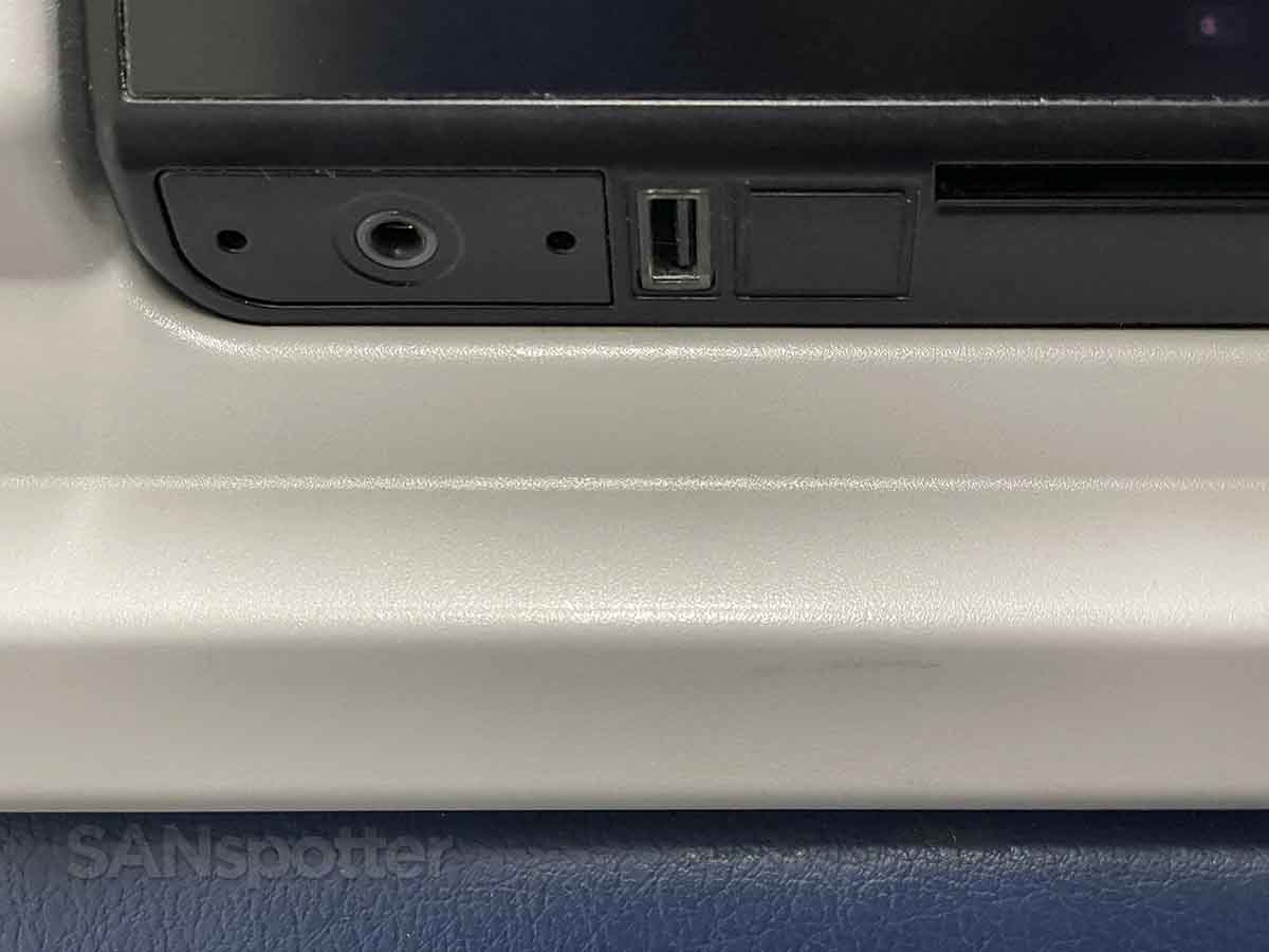 Delta 757-200 first class audio and USB ports