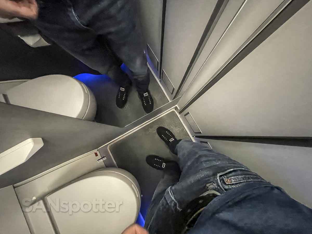 Airbus A330 toilet