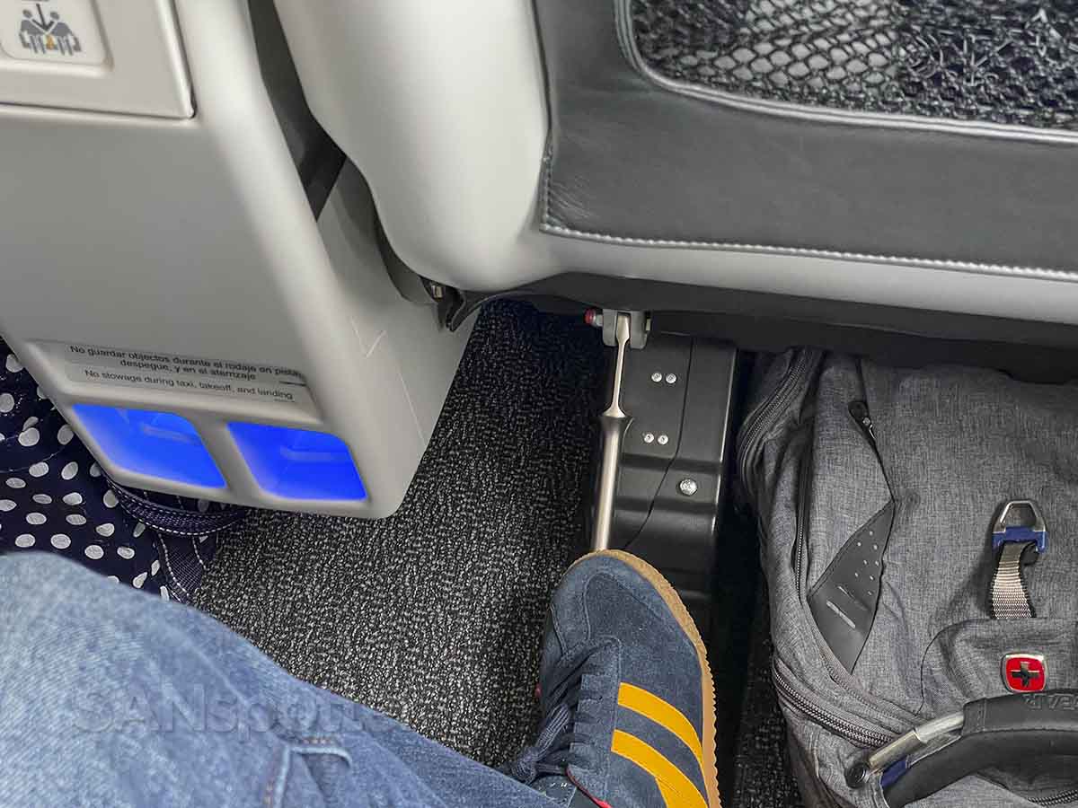 Breeze Airways a220-300 nicest seat foot space 