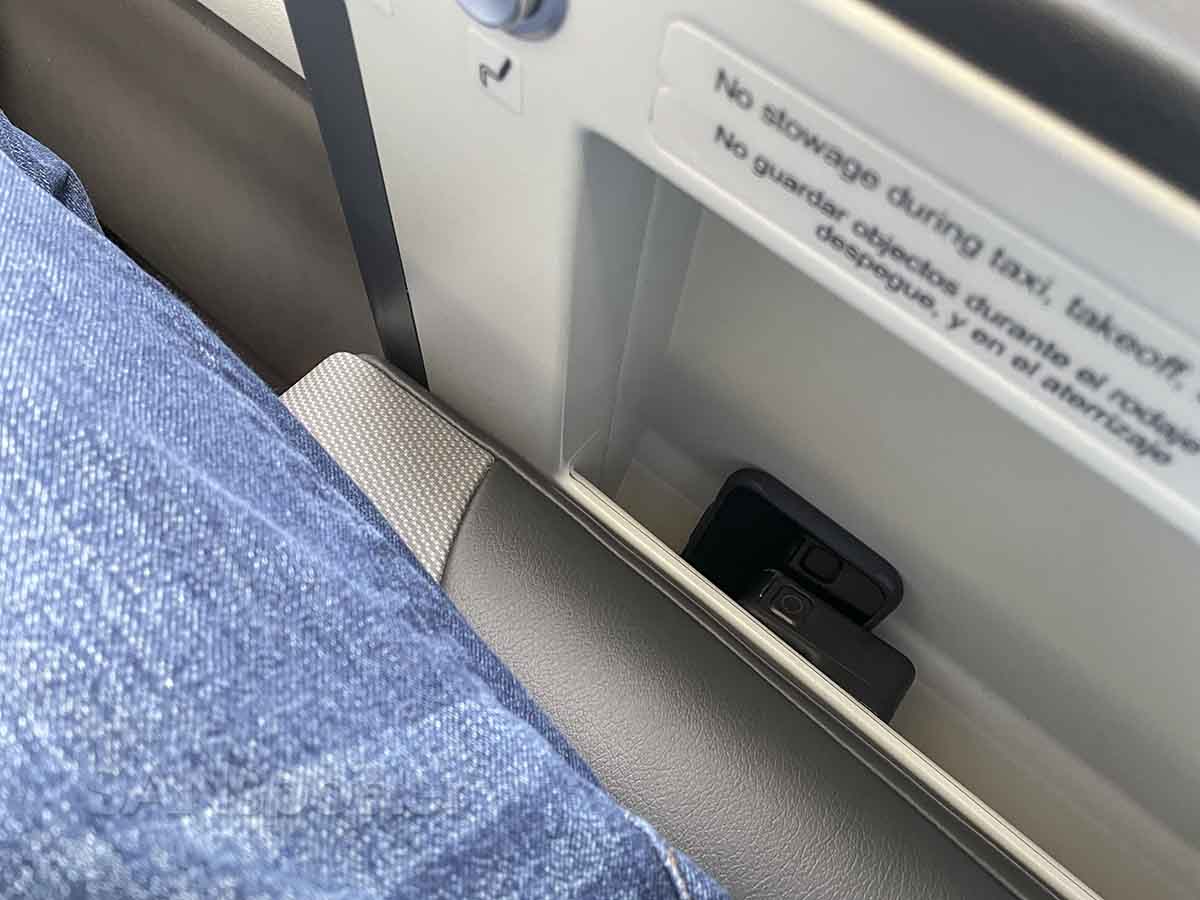 Breeze Airways a220-300 nicest seat storage bins