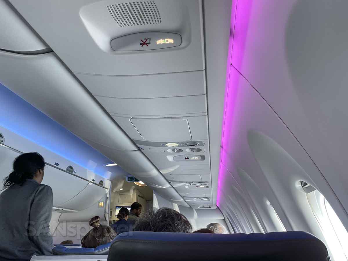 breeze airways a220-300 mood lighting