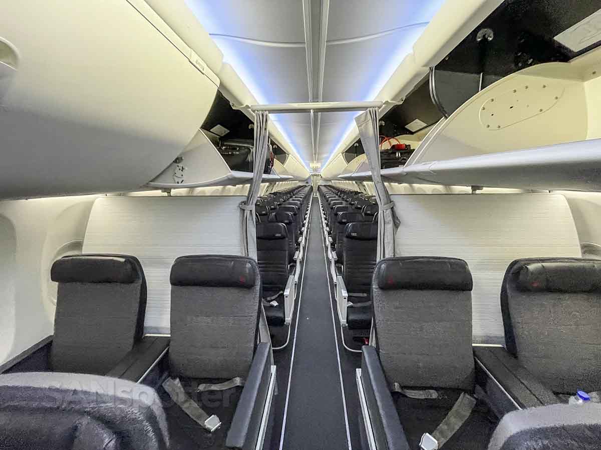 Air Canada 737 max 8 business class vs economy class 