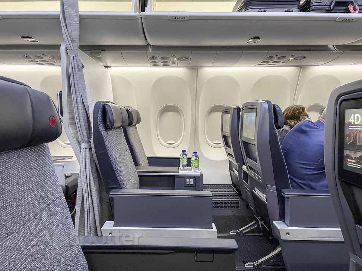 Air Canada 737-8 business class seats row 4