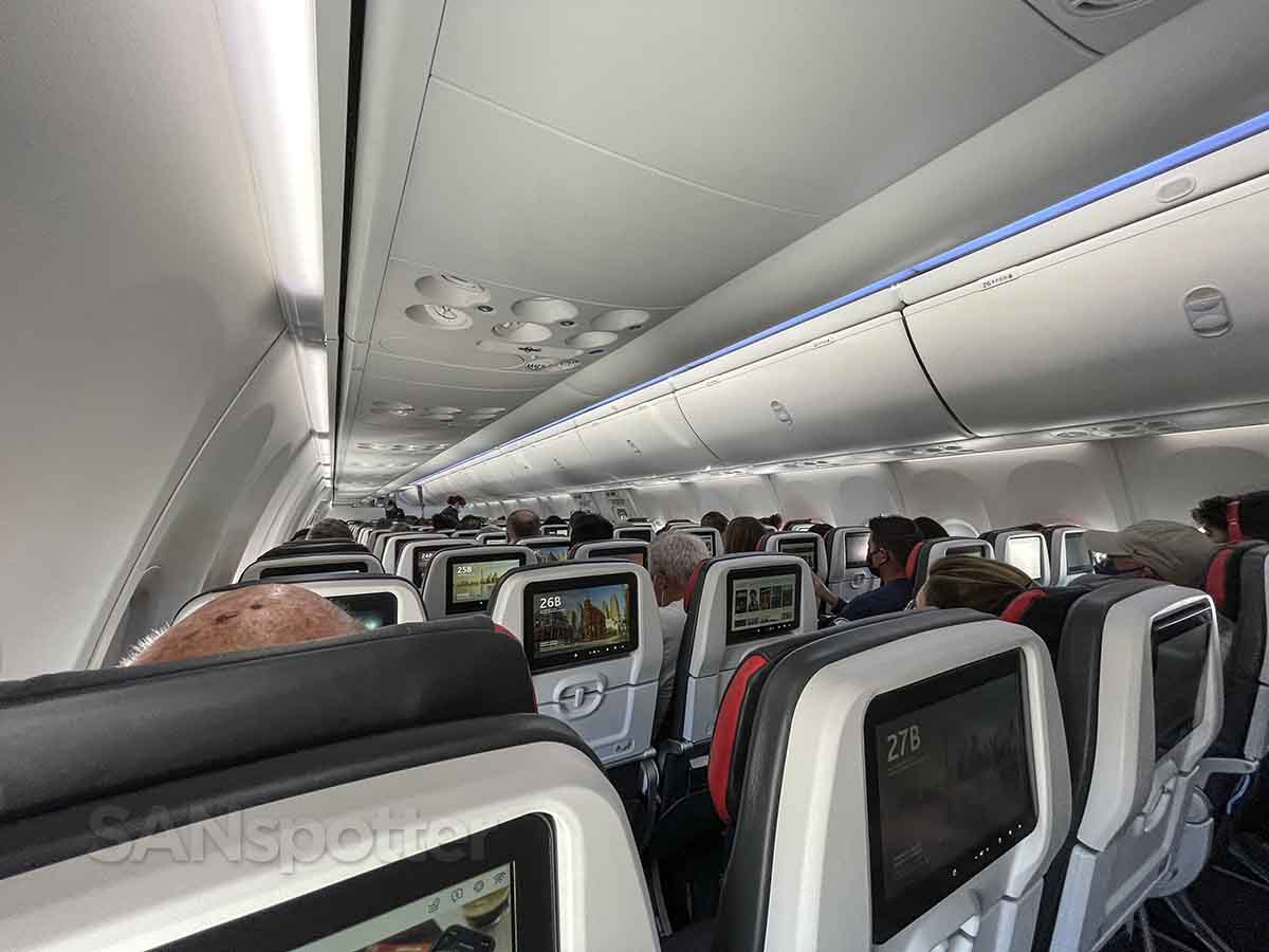 Air Canada 737-8 economy class
