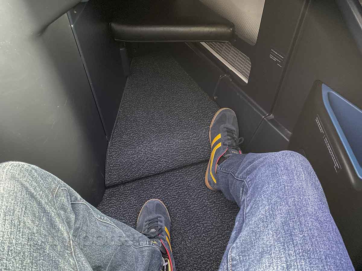 Westjet 787-9 business class leg room