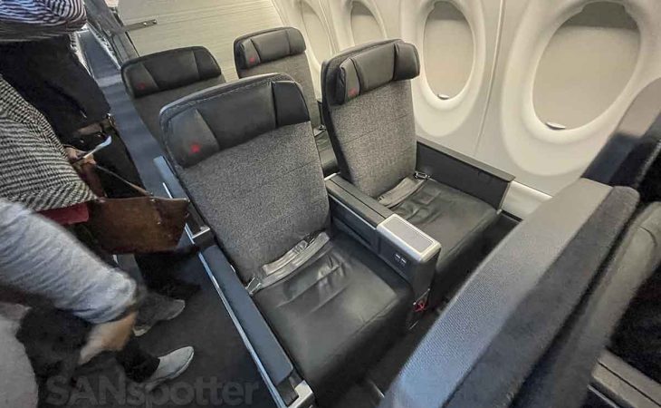 Just look at how awesome Air Canada A220-300 business class is!