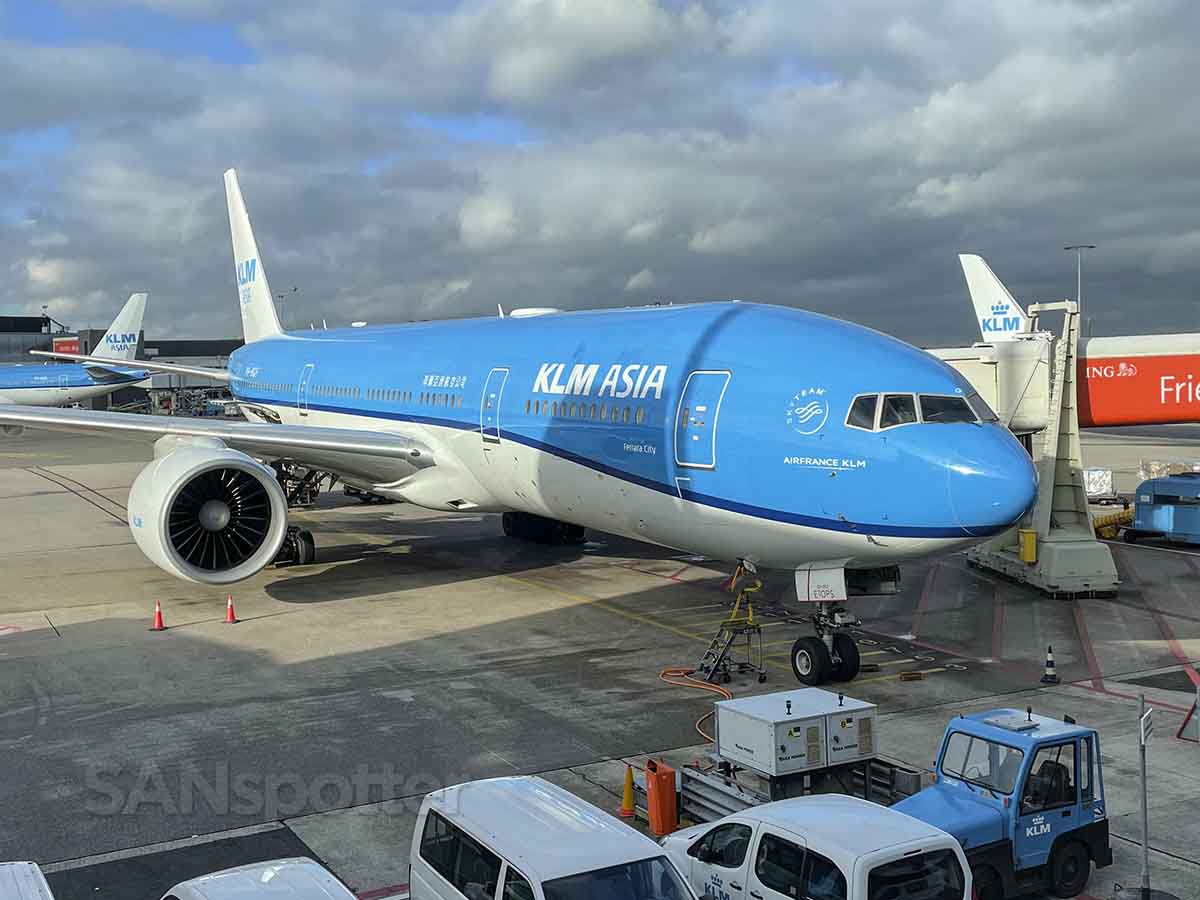 KLM Asia PH-BQF 777-200 gate E5 AMS
