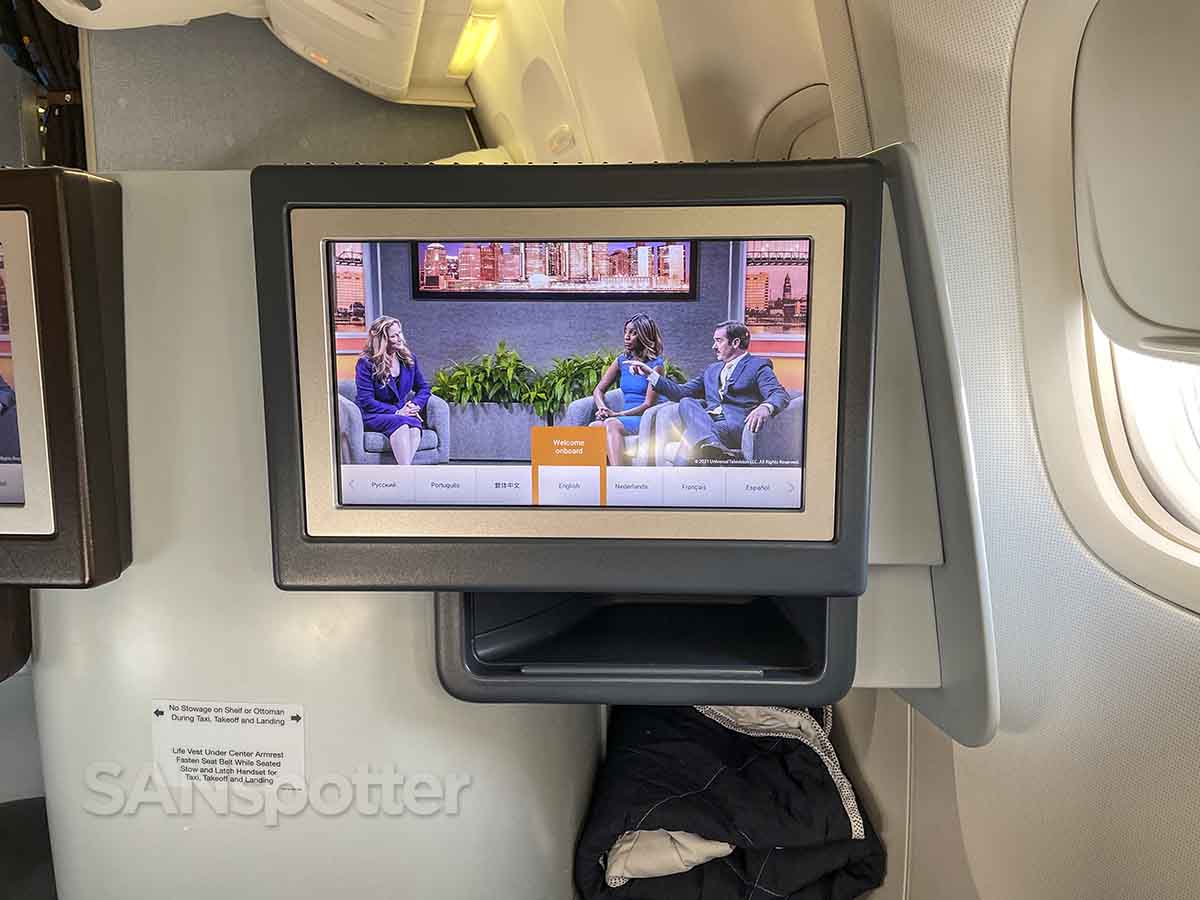 KLM 777-200 business class video screens
