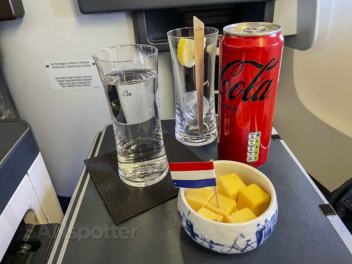SANspotter selfie KLM 777-200 business class snack