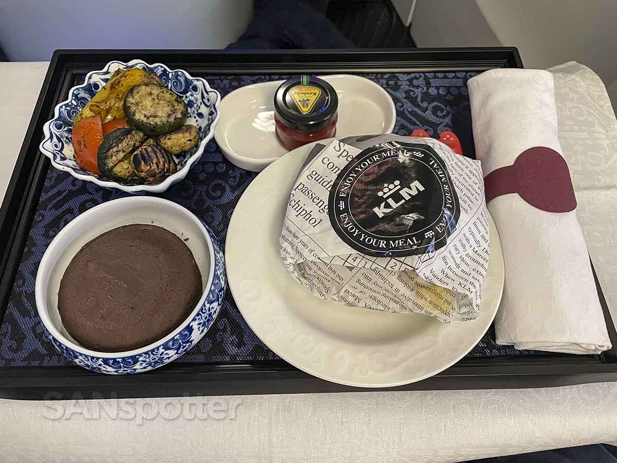 KLM 77–200 business class pre land meal