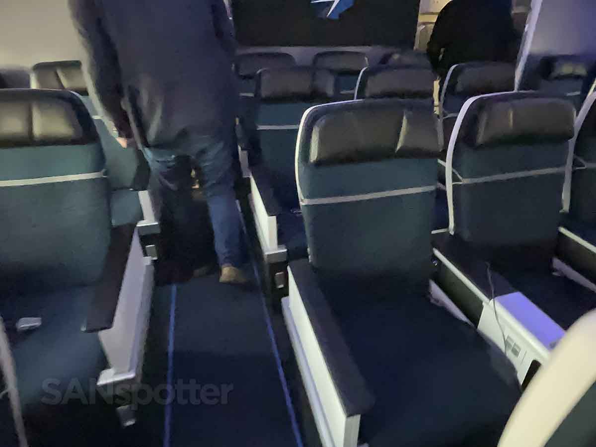 Westjet 787-9 premium economy seats 