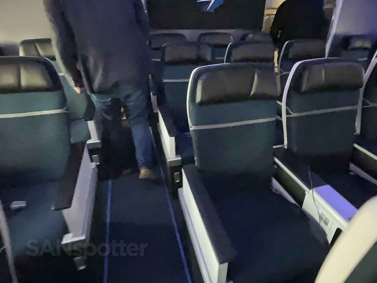 WestJet 787-9 business class is Air Canada's worst nightmare – SANspotter