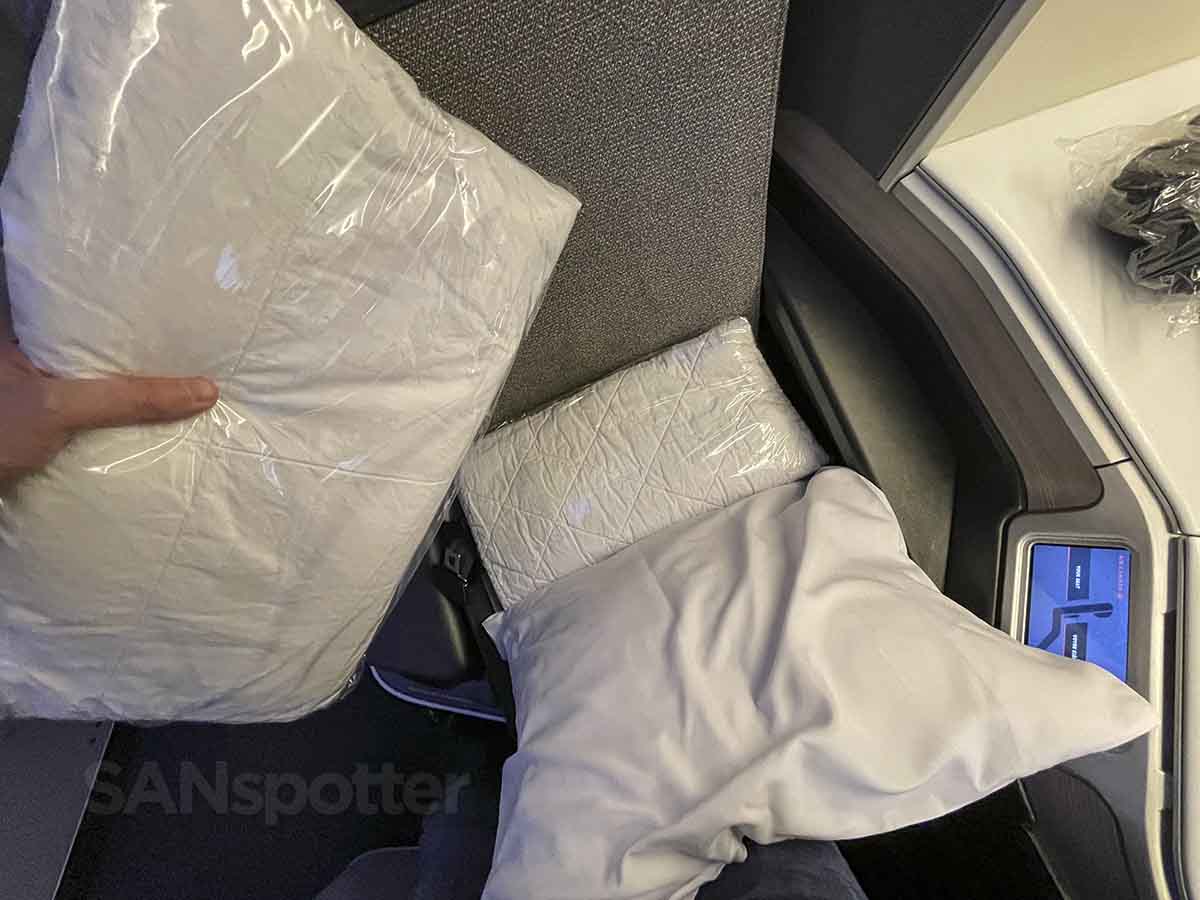 Air Canada 777-300/ER business class bedding 
