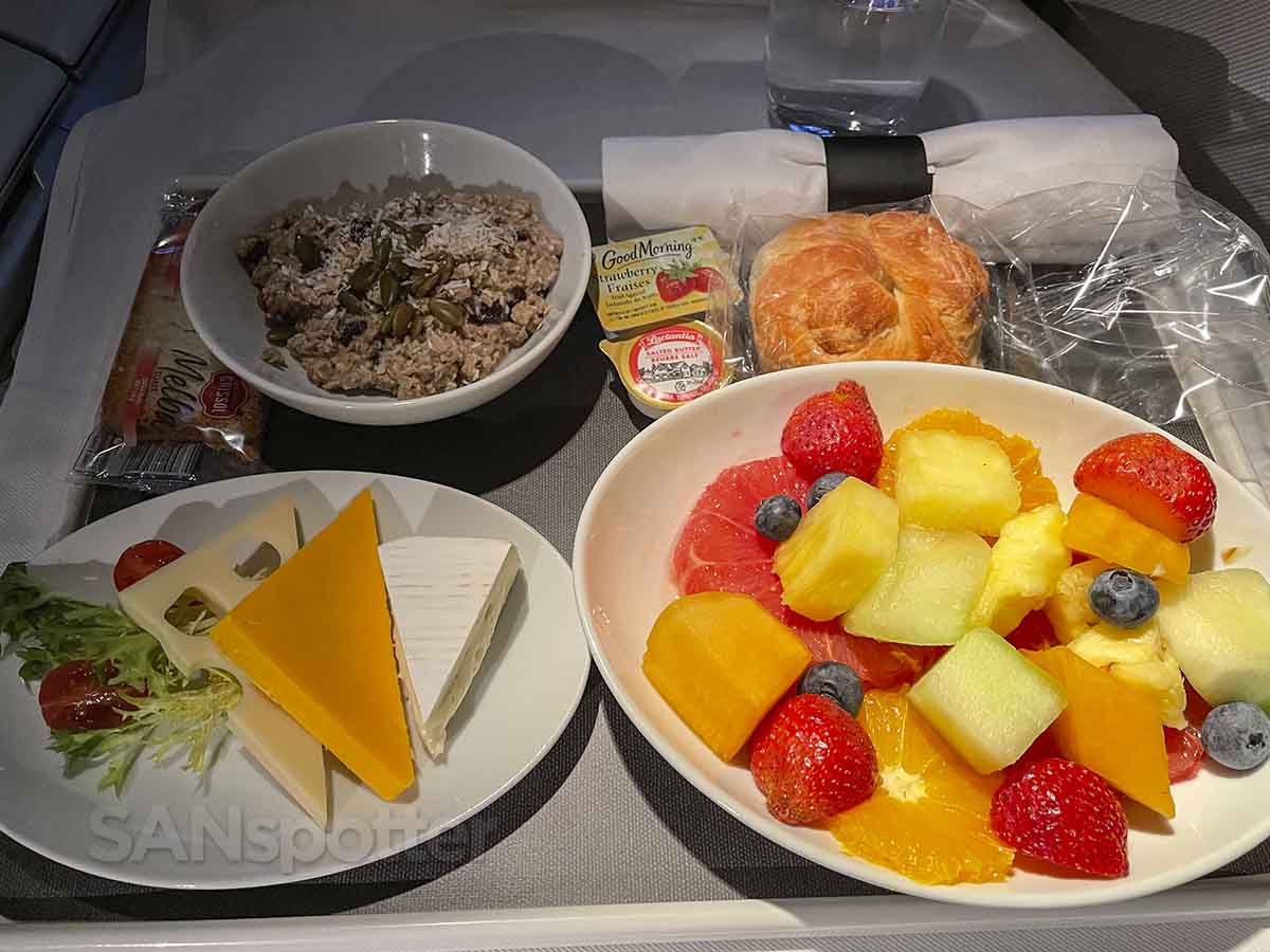 Air Canada international business class breakfast 