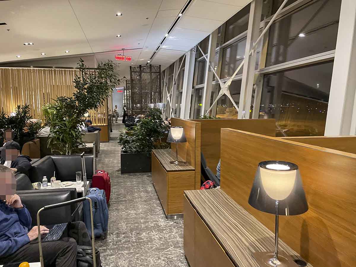 Air Canada Montreal maple leaf lounge layout 