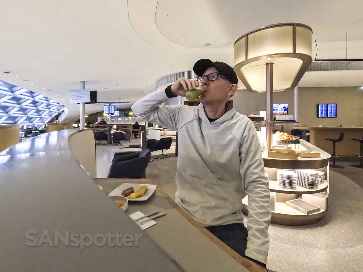 SANspotter selfie Air France CDG terminal 2F lounge