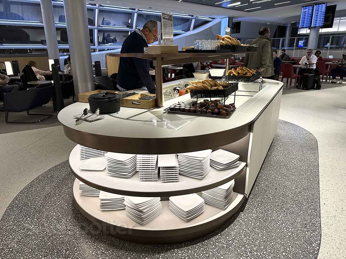 Air France lounge CDG terminal 2F food options