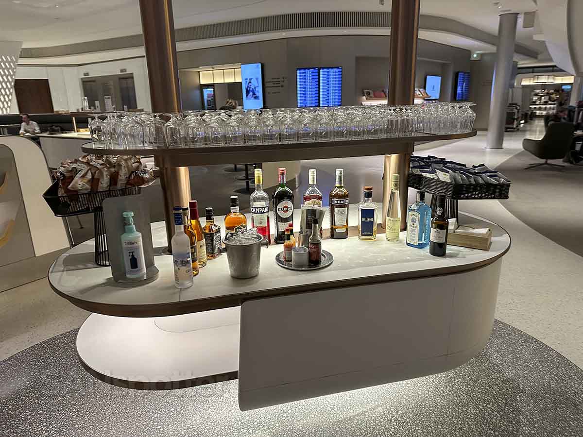 Air France lounge CDG terminal 2F alcohol 