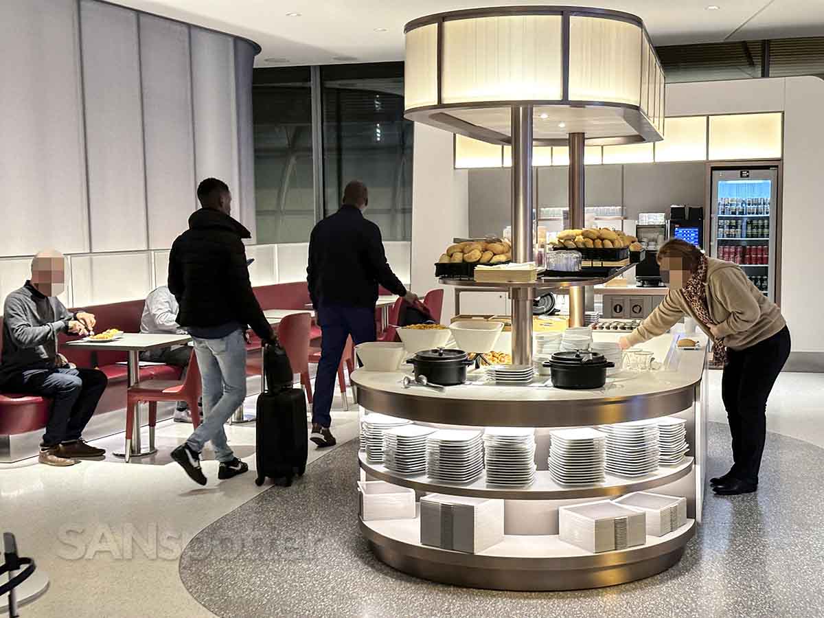 Air France lounge CDG terminal 2F food bar