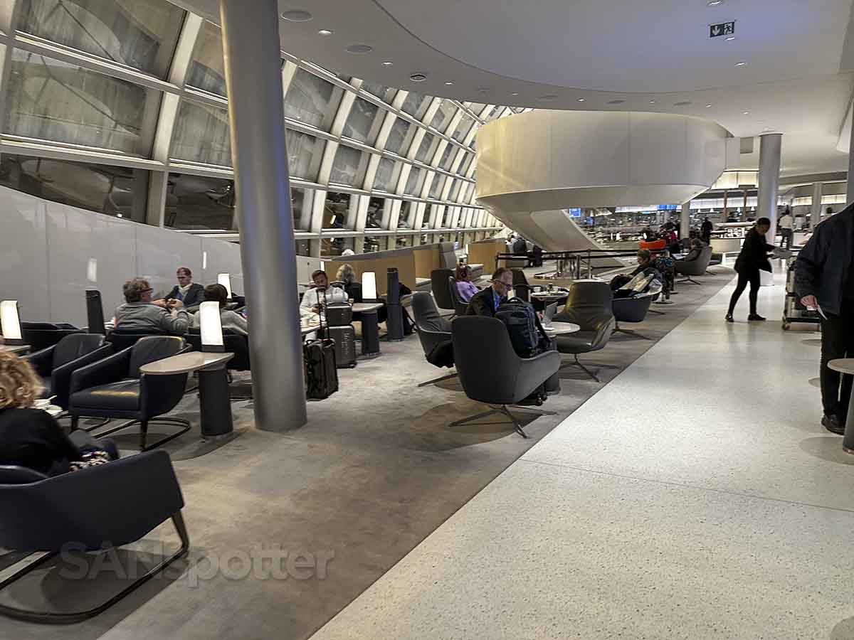 Air France CDG salon lounge layout 