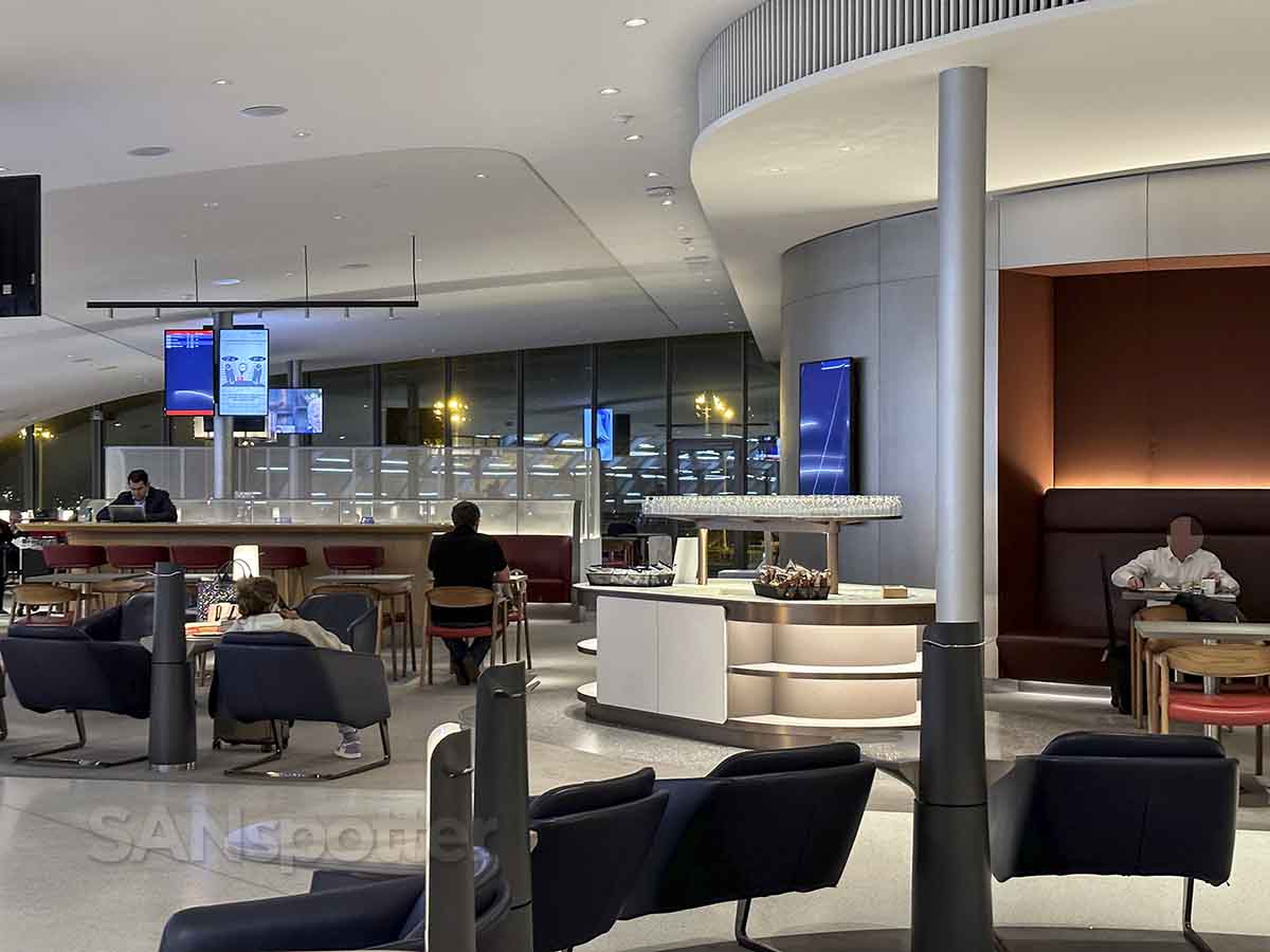 Air France salon lounge T2 F CDG