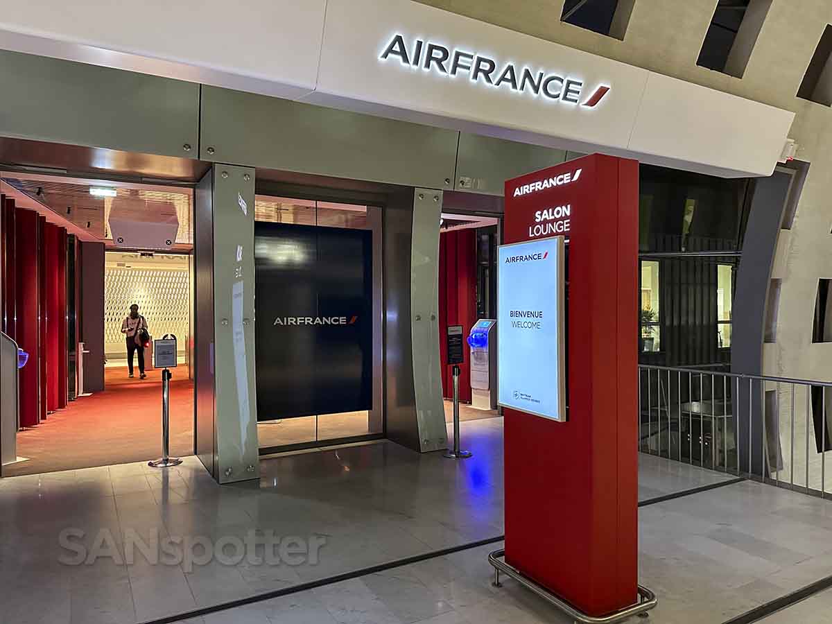 Air France salon lounge main entrance Charles de Gaulle airport