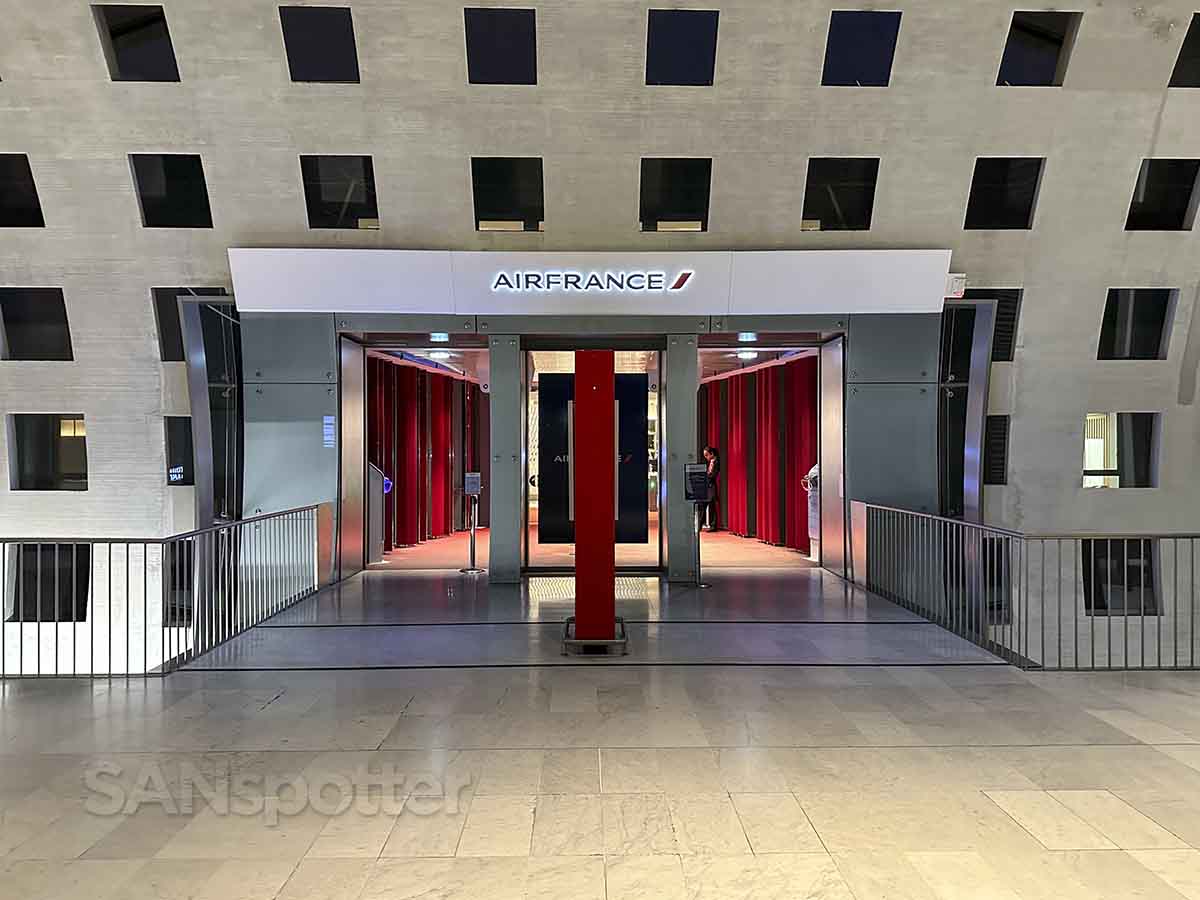 Air France Lounge CDG Terminal 2F entrance