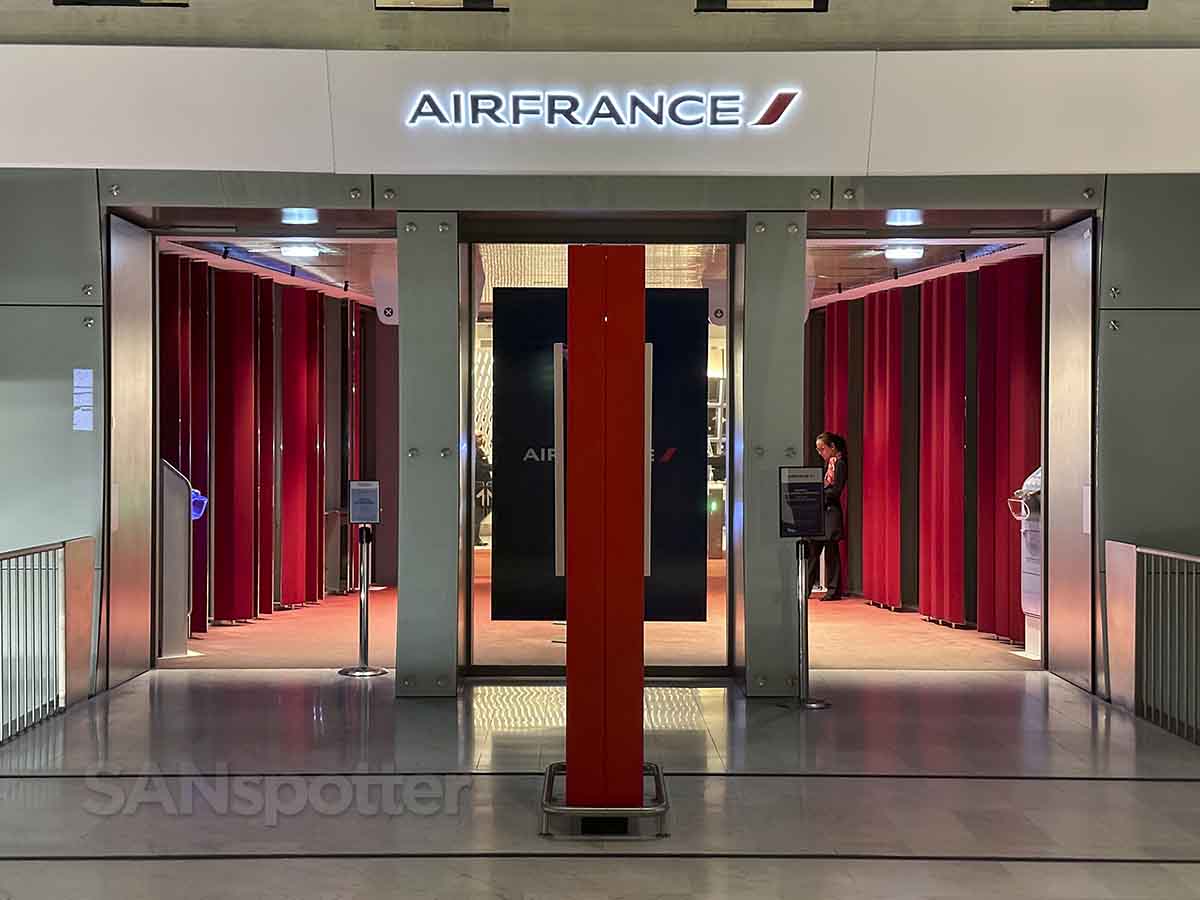 Air France salon lounge entrance CDG T2
