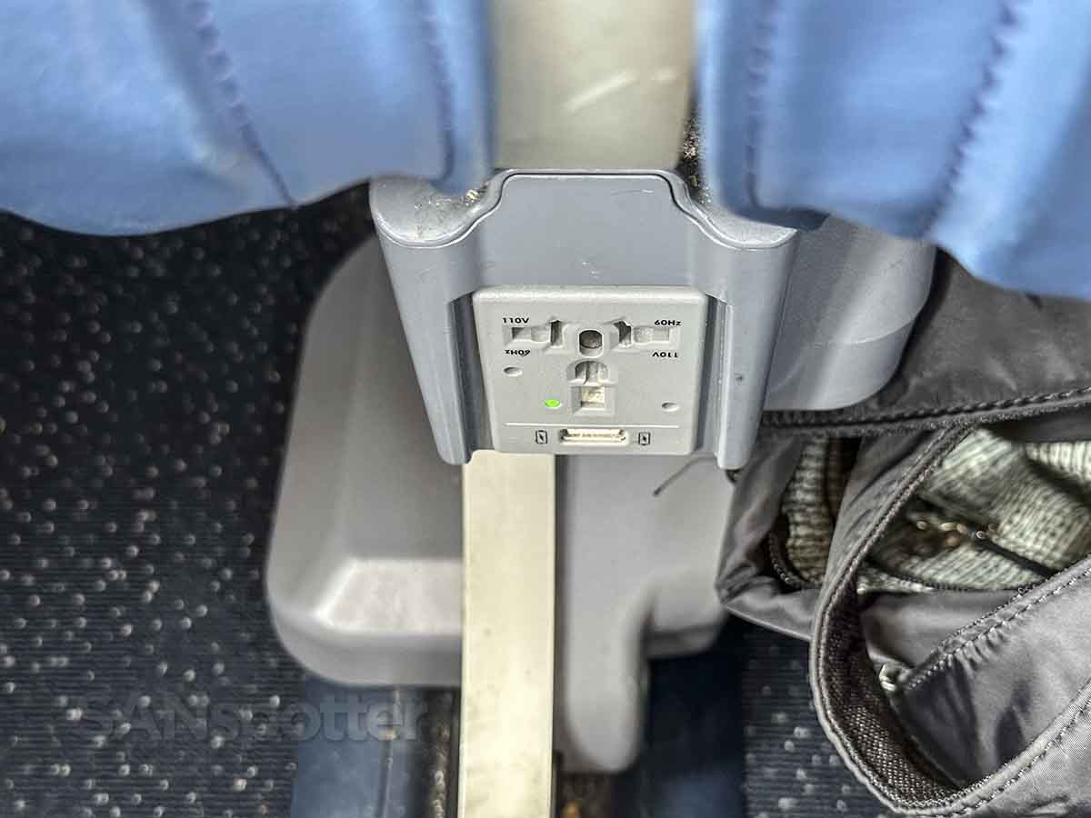 Delta A321 Economy in seat power outlets