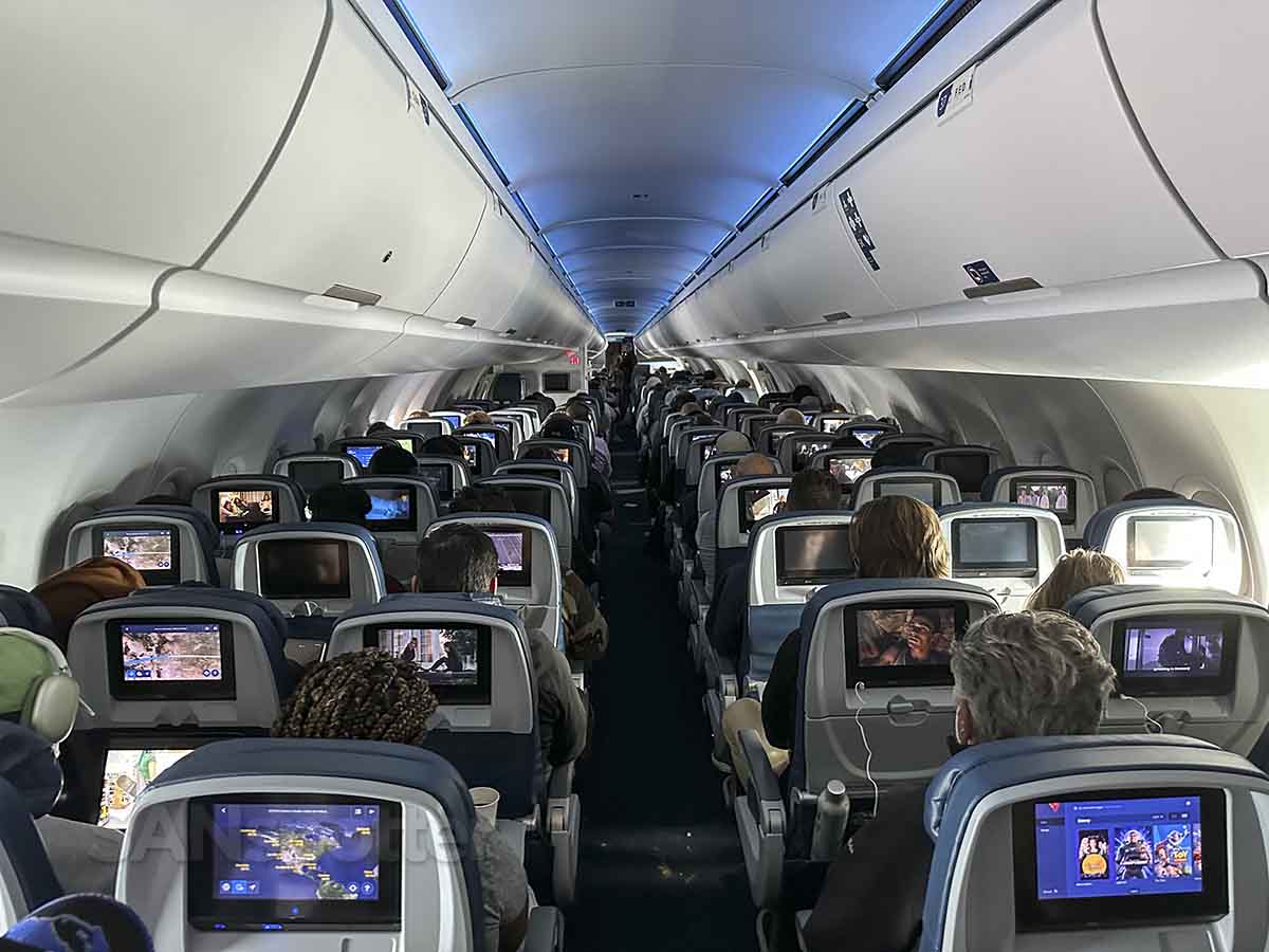 Delta A321 economy full cabin