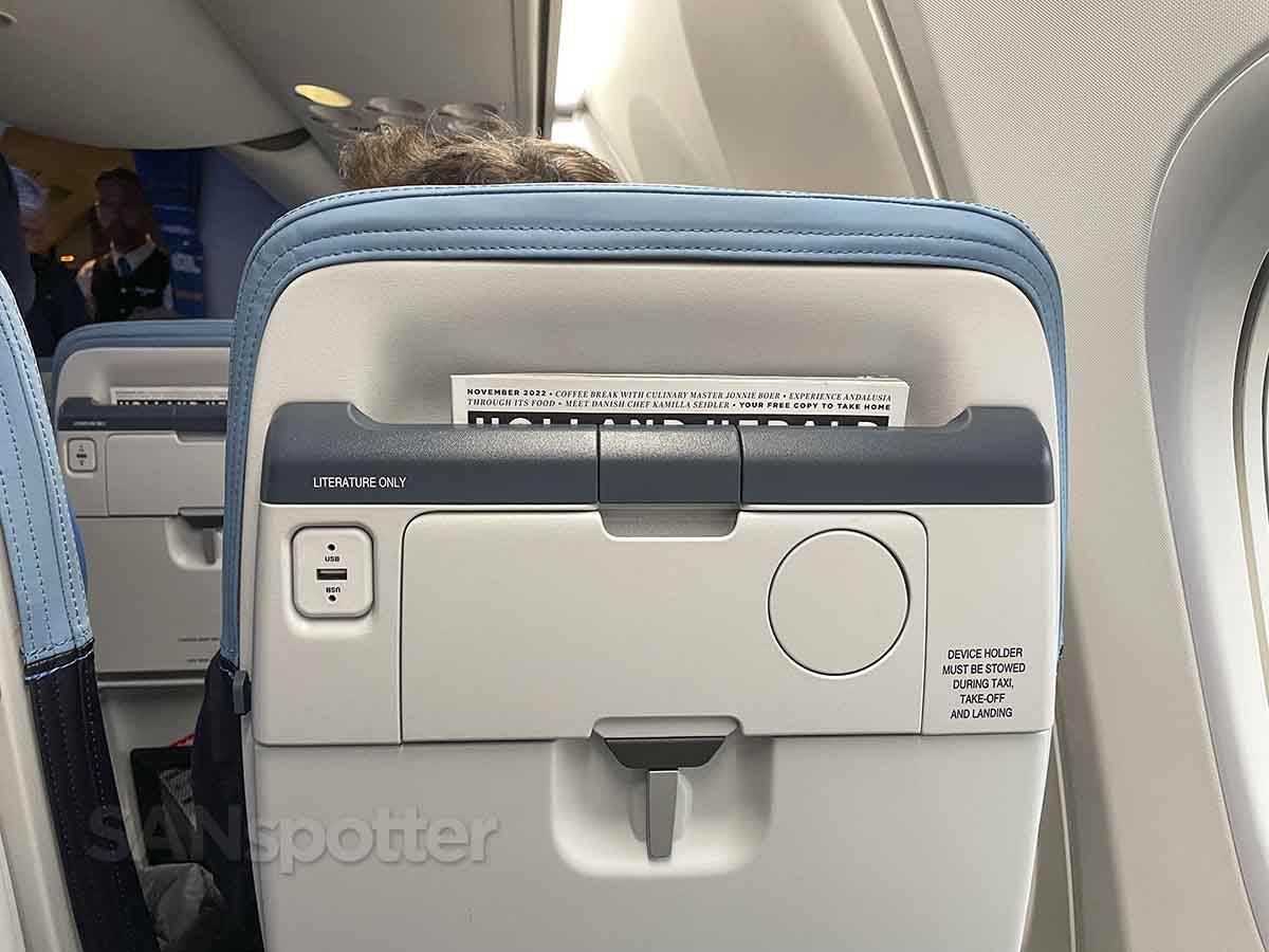 KLM 737-800 business class seat features 